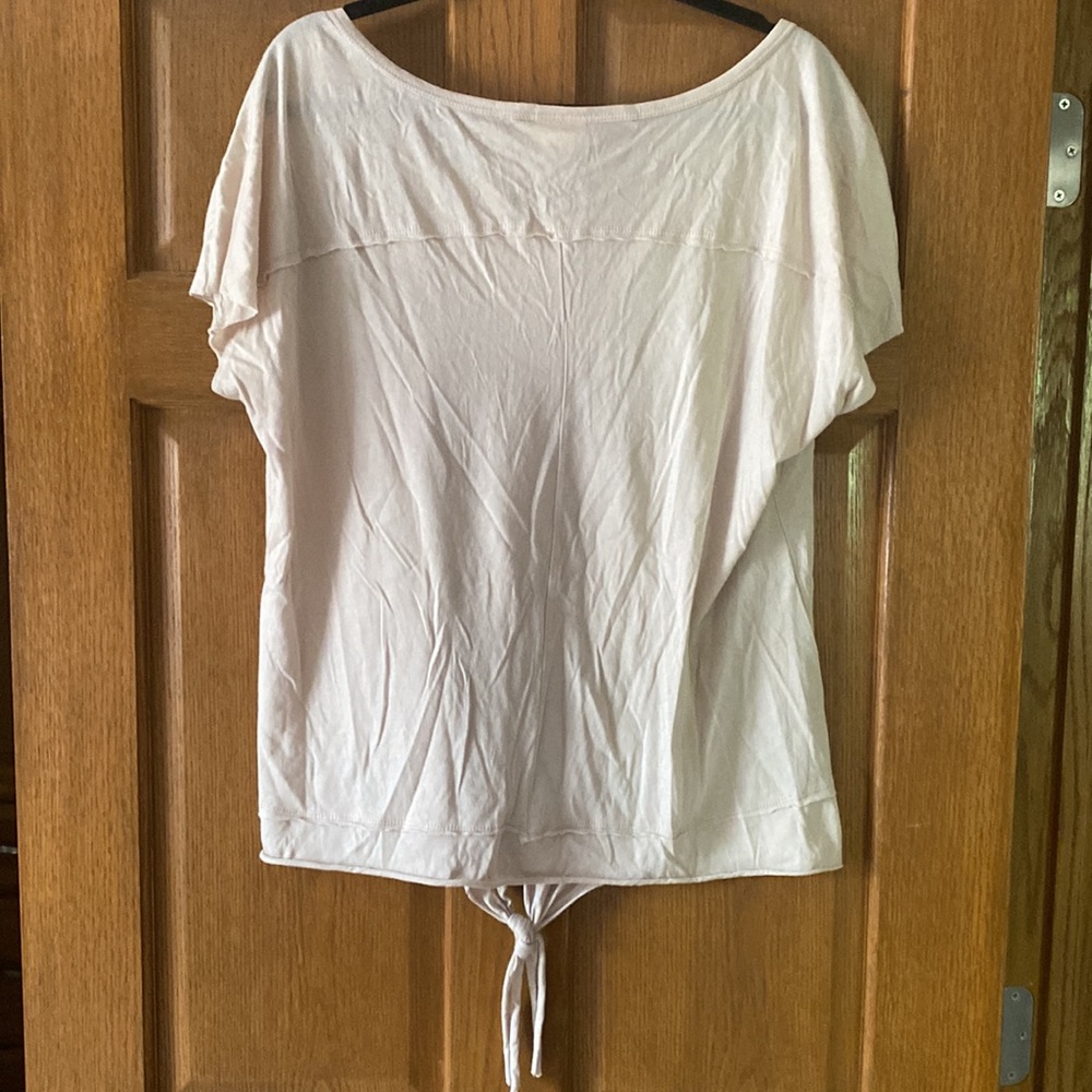 Very cute Daytrip top with ties! - Picture 3 of 4
